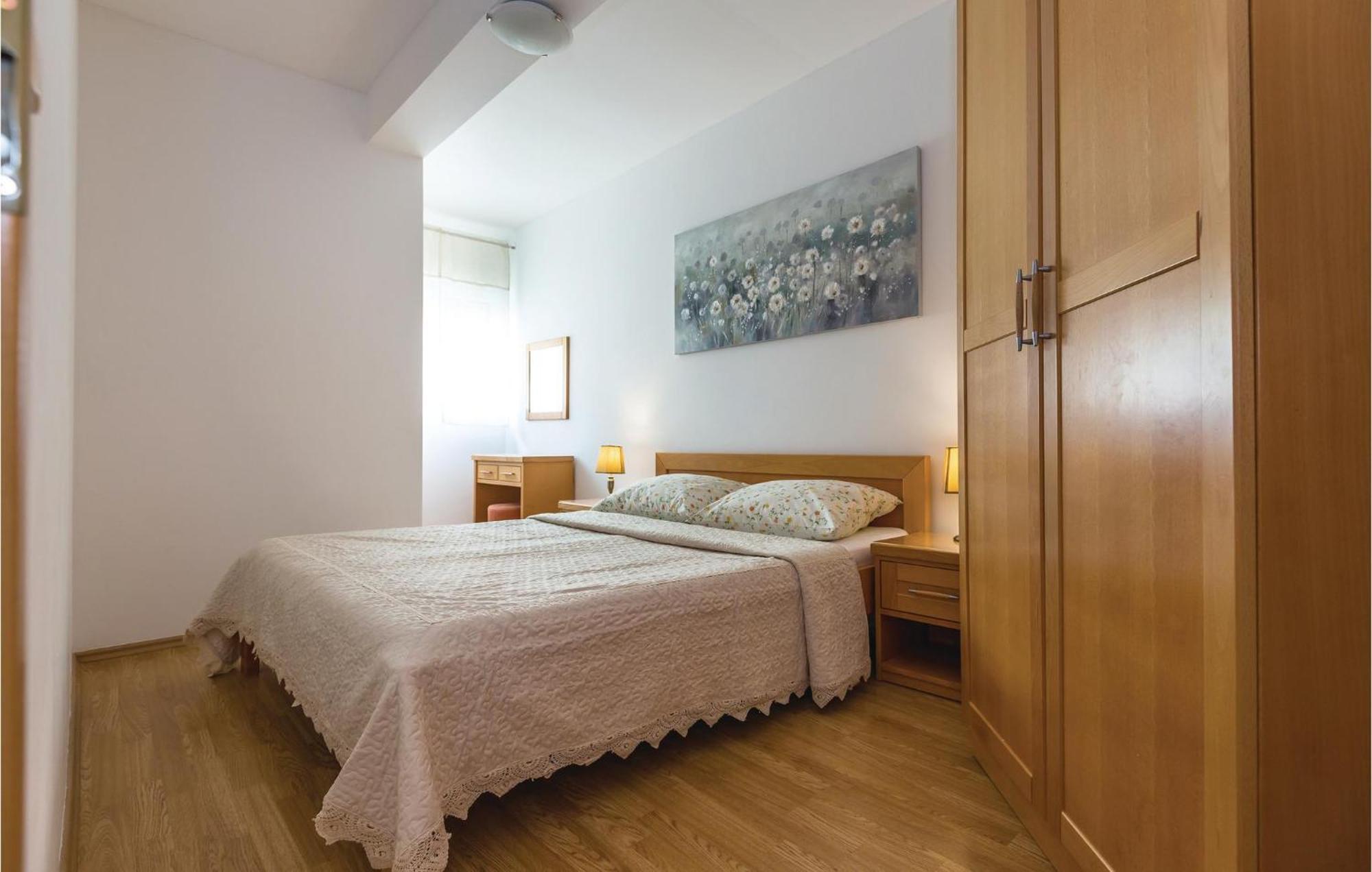Stunning Apartment In Makarska With Wifi Luaran gambar