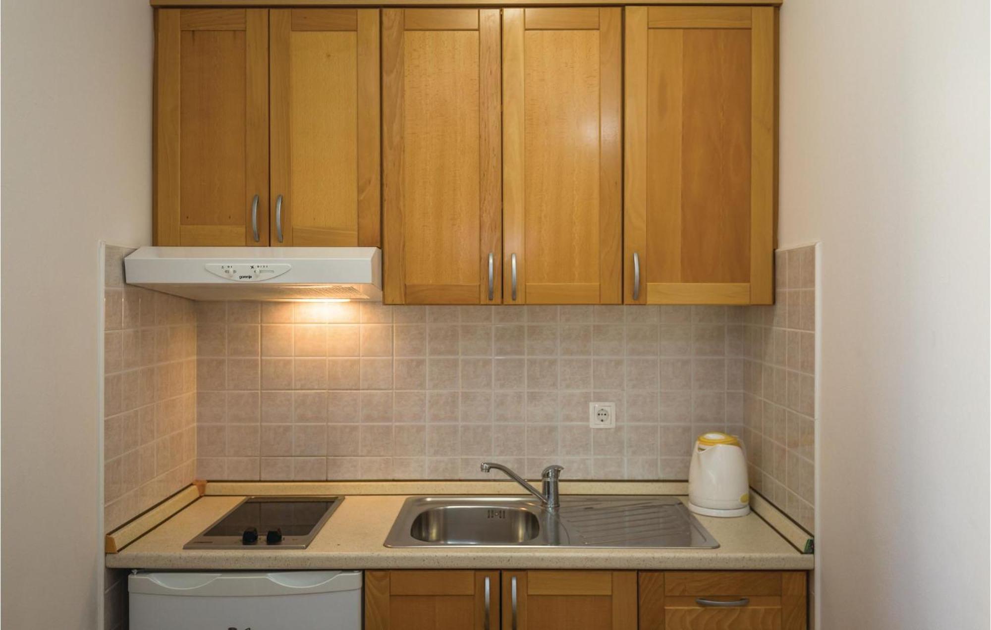 Stunning Apartment In Makarska With Wifi Luaran gambar