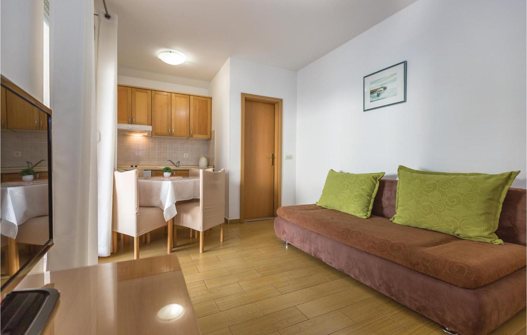 Stunning Apartment In Makarska With Wifi Luaran gambar